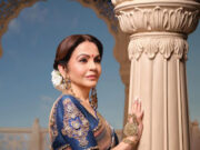 ১০০ বছরেরও বেশি পুরনো গয়না ও রাজকীয় বেনারসি শাড়িতে নীতা আম্বানি