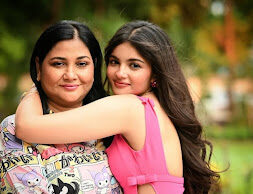 মেয়ের প্রেমের দৃশ্যের শুটিং-এ কি অস্বস্তিতে পড়তে হয় মা’কে ?