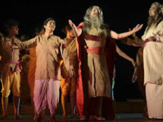 নষ্ট মঞ্চের পরিবেশ – সব জায়গায় রাজনীতি!