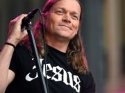 প্রয়াত গ্র্যামি-মনোনীত ব্যান্ড ৩ এর প্রধান গায়ক ব্র্যাড আর্নল্ড